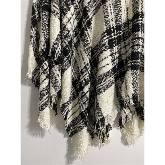 Time Tru Poncho Women's S M Beige Black Plaid Ultra Soft Fall Cozy Holiday NEW - Picture 5 of 6